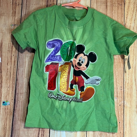 Disney Parks Disney Land 2011 Kids Mickey size XS NWT tee shirt